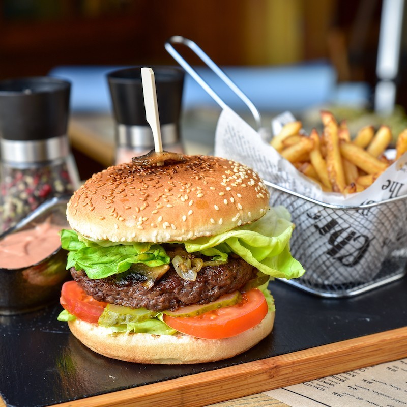 Burger clasic (530 g)