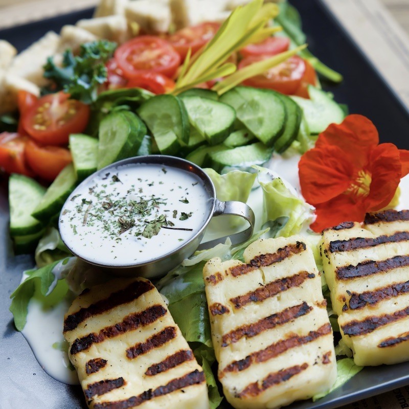 Salata cu Halloumi si menta...